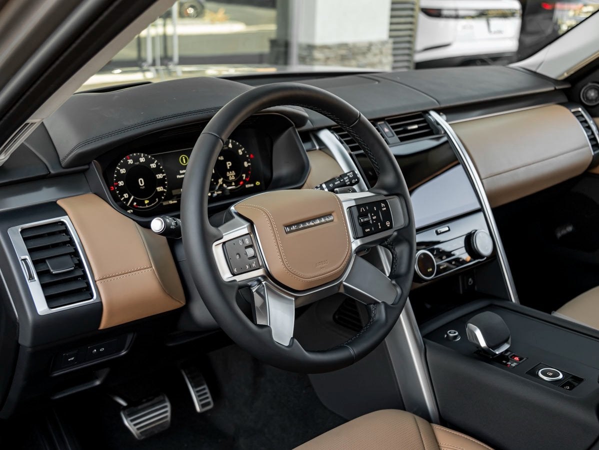 2025 Land Rover Discovery Metropolitan Edition