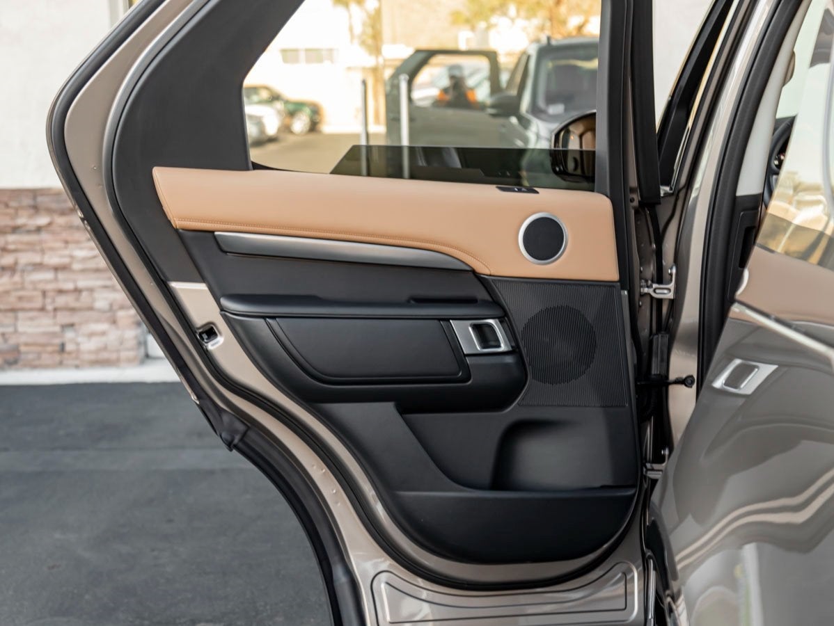 2025 Land Rover Discovery Metropolitan Edition