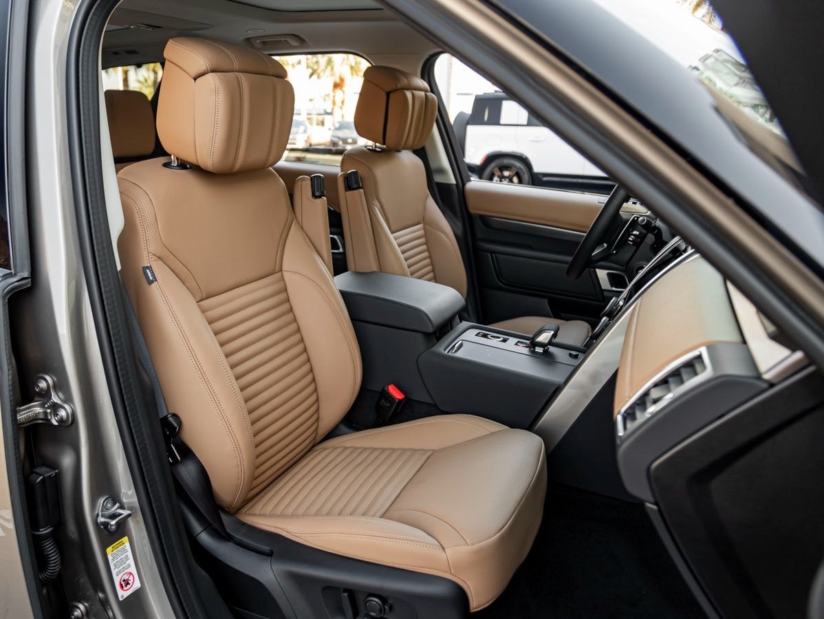 2025 Land Rover Discovery Metropolitan Edition