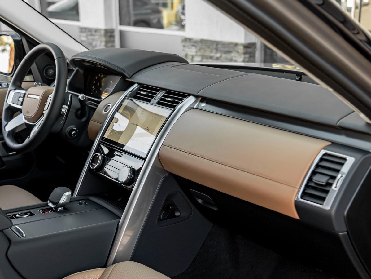 2025 Land Rover Discovery Metropolitan Edition