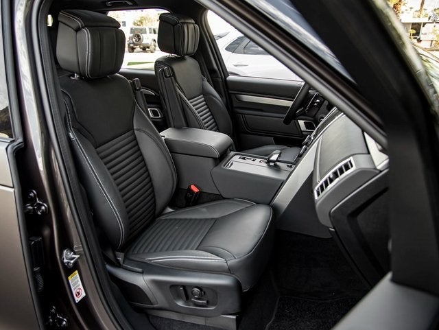 2026 Land Rover Discovery Tempest Edition