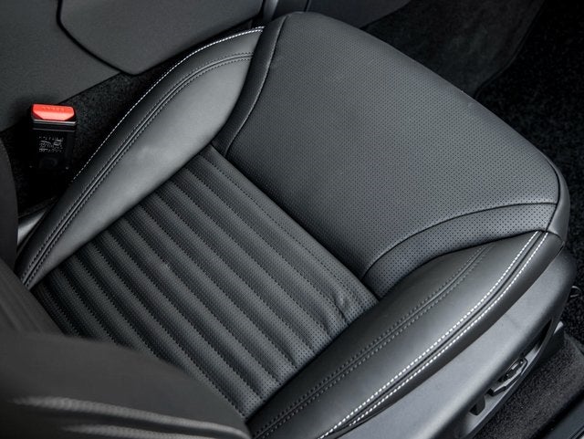 2026 Land Rover Discovery Tempest Edition