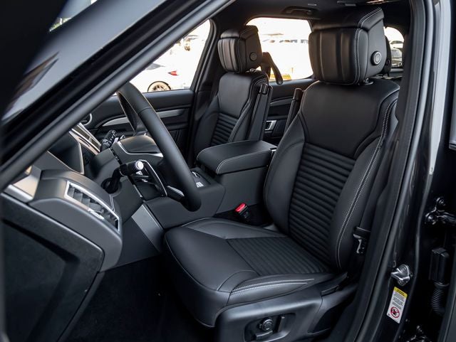 2026 Land Rover Discovery Tempest Edition