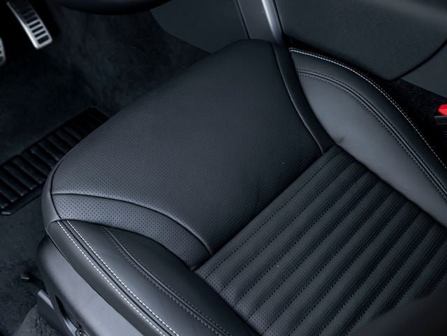 2026 Land Rover Discovery Tempest Edition