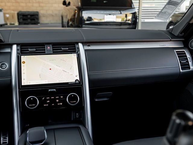 2026 Land Rover Discovery Tempest Edition