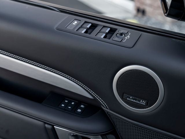 2026 Land Rover Discovery Tempest Edition