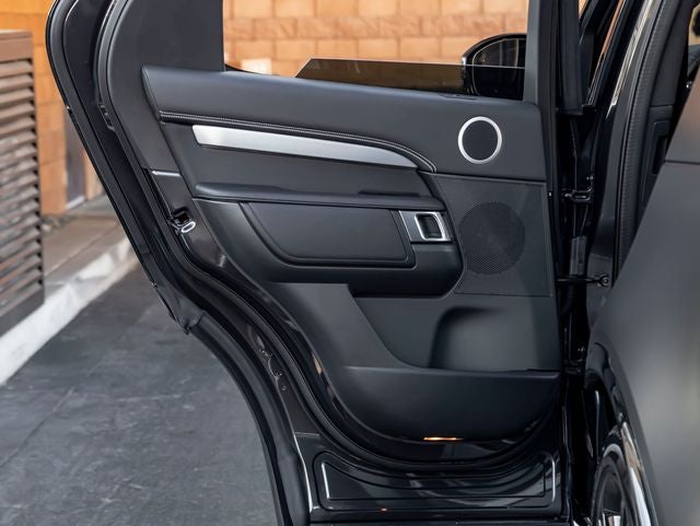 2026 Land Rover Discovery Tempest Edition