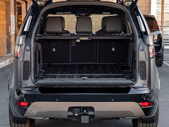 2026 Land Rover Discovery Tempest Edition