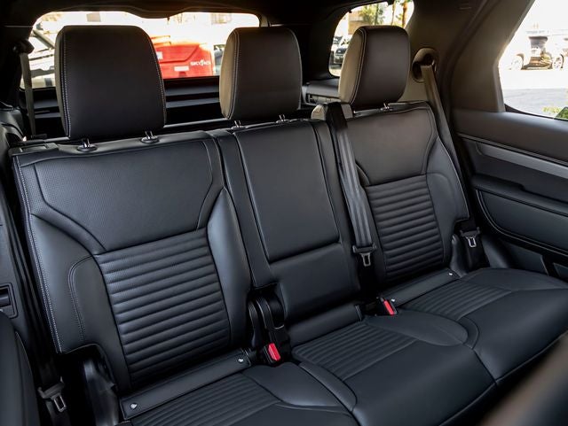 2026 Land Rover Discovery Tempest Edition