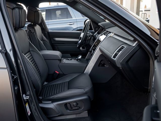 2026 Land Rover Discovery Tempest Edition