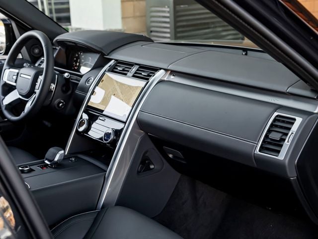 2026 Land Rover Discovery Tempest Edition
