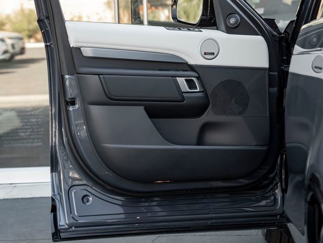2026 Land Rover Discovery Gemini Edition