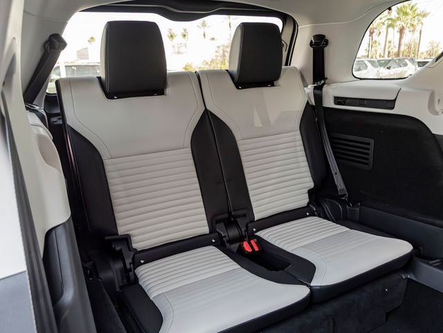 2026 Land Rover Discovery Gemini Edition