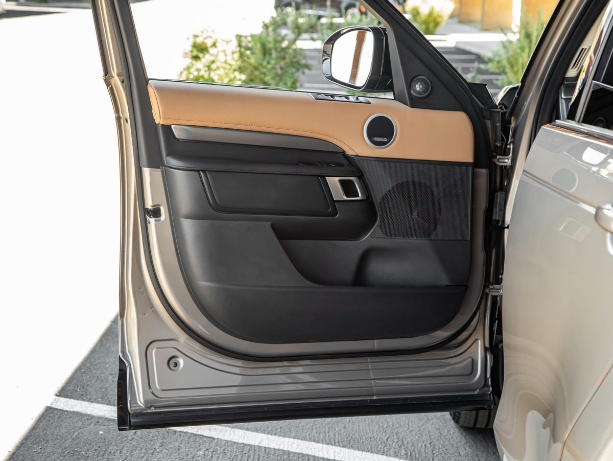 2025 Land Rover Discovery Metropolitan Edition