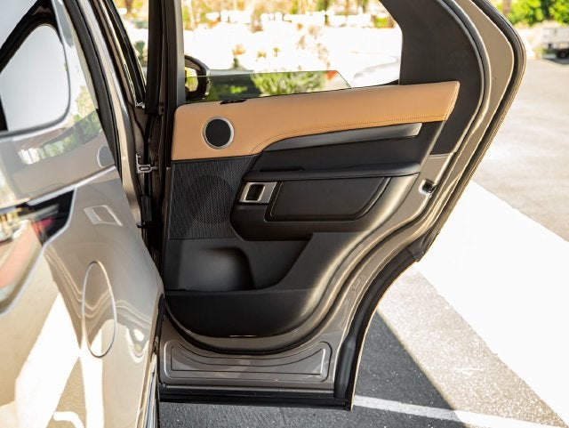 2025 Land Rover Discovery Metropolitan Edition
