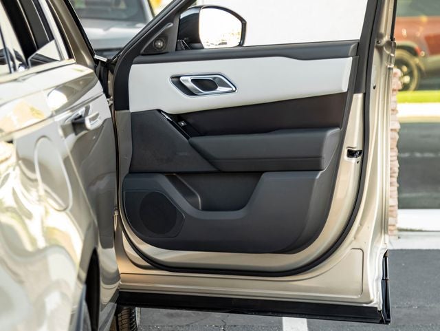 2026 Land Rover Range Rover Velar Dynamic SE