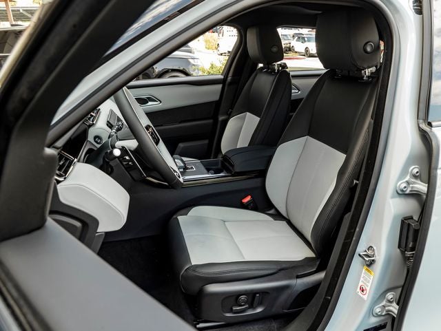 2026 Land Rover Range Rover Velar Dynamic SE
