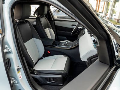 2026 Land Rover Range Rover Velar Dynamic SE