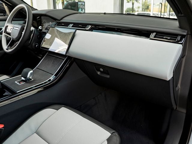2026 Land Rover Range Rover Velar Dynamic SE