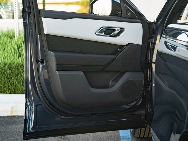 2026 Land Rover Range Rover Velar Dynamic SE