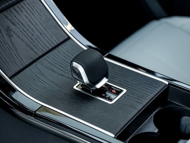 2026 Land Rover Range Rover Velar Dynamic SE