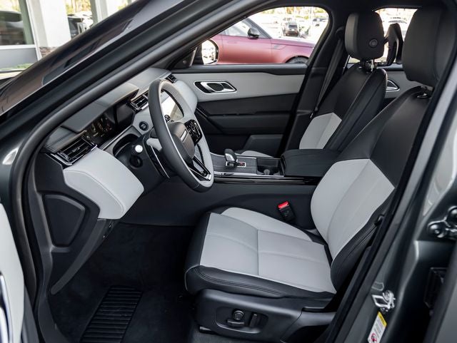 2026 Land Rover Range Rover Velar Dynamic SE