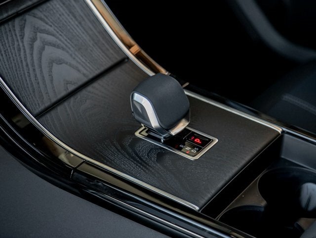 2025 Land Rover Range Rover Velar Dynamic SE