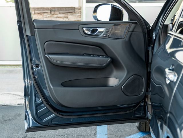 2024 Volvo XC60 Recharge Plug-In Hybrid T8 Plus Dark Theme