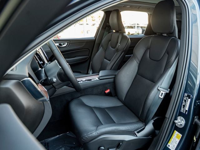 2024 Volvo XC60 Recharge Plug-In Hybrid T8 Plus Dark Theme