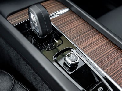 2024 Volvo XC60 Recharge Plug-In Hybrid T8 Plus Dark Theme