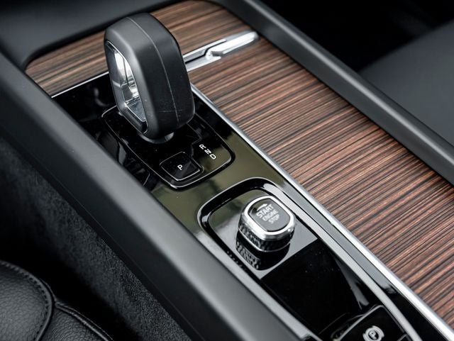 2024 Volvo XC60 Recharge Plug-In Hybrid T8 Plus Dark Theme