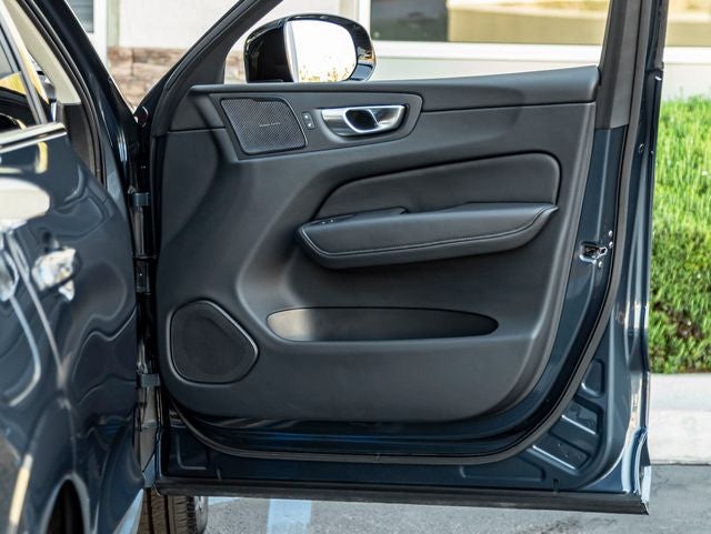 2024 Volvo XC60 Recharge Plug-In Hybrid T8 Plus Dark Theme