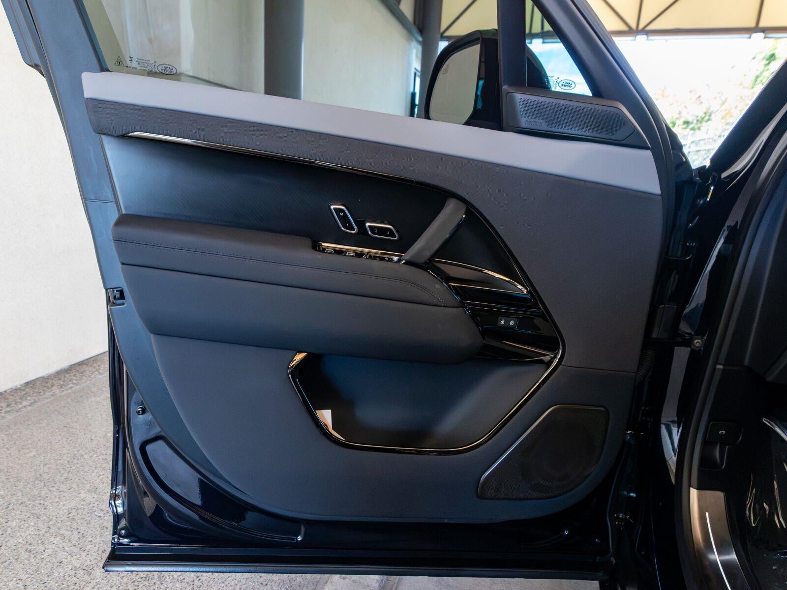 2025 Land Rover Range Rover Sport Urban Xrs P635 SV Edition Two