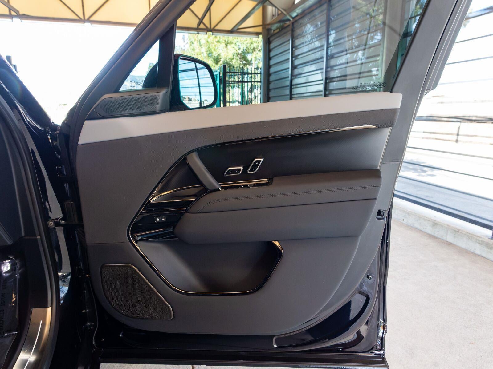 2025 Land Rover Range Rover Sport Urban Xrs P635 SV Edition Two