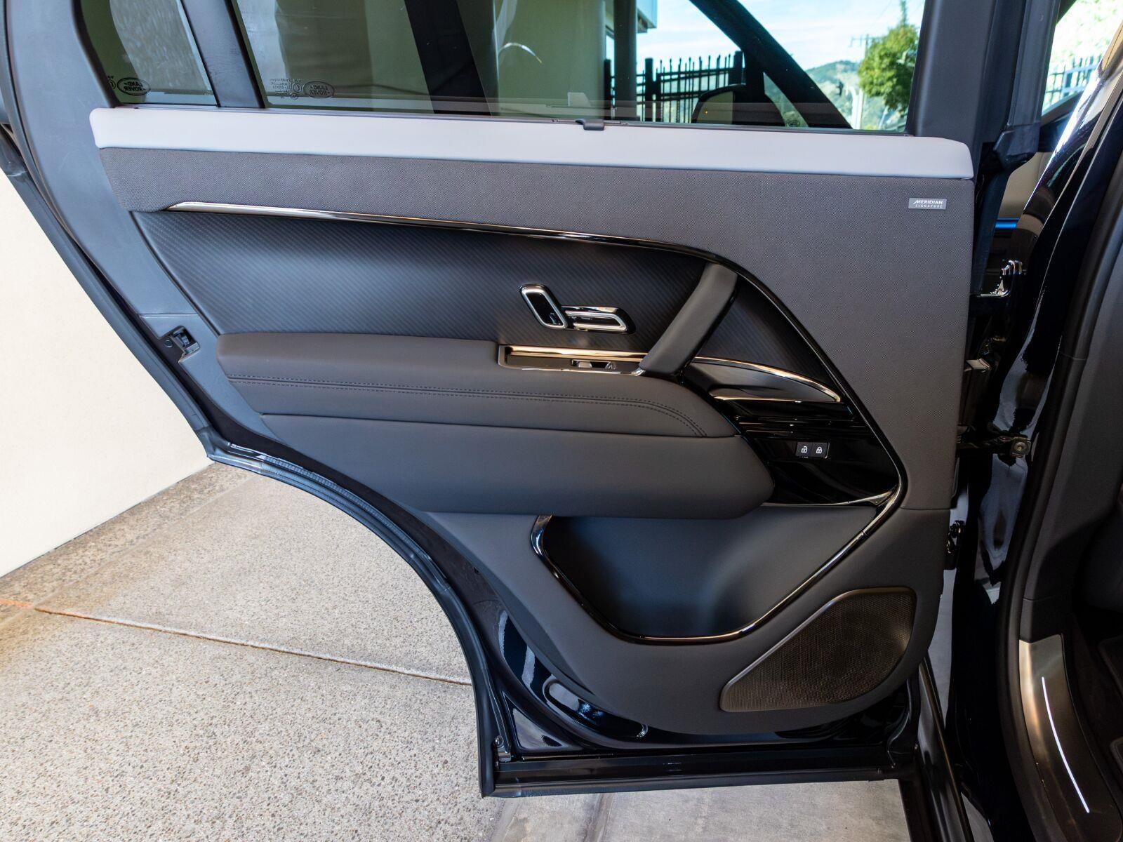 2025 Land Rover Range Rover Sport Urban Xrs P635 SV Edition Two