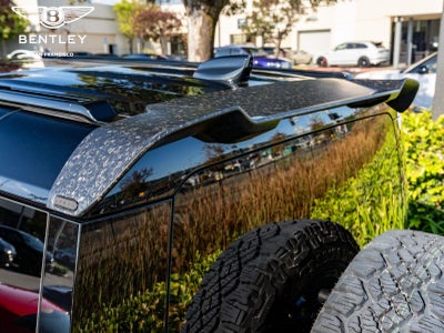 2025 Land Rover Defender URBAN OCTA Edition One