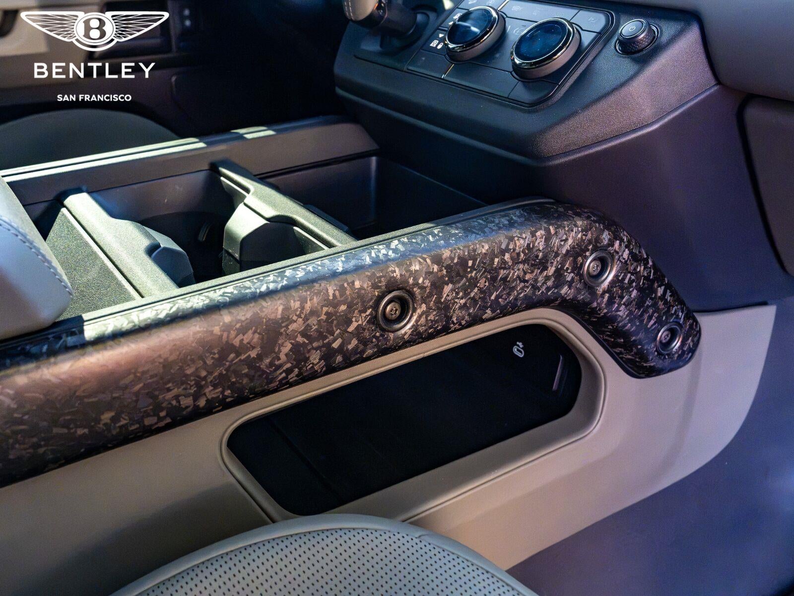 2025 Land Rover Defender URBAN OCTA Edition One