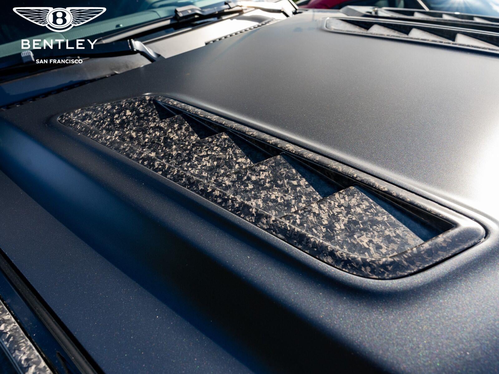 2025 Land Rover Defender URBAN OCTA Edition One