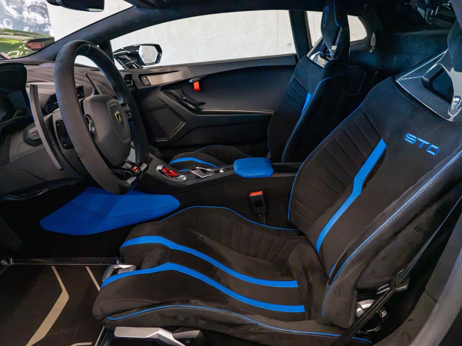 2024 Lamborghini Huracan STO