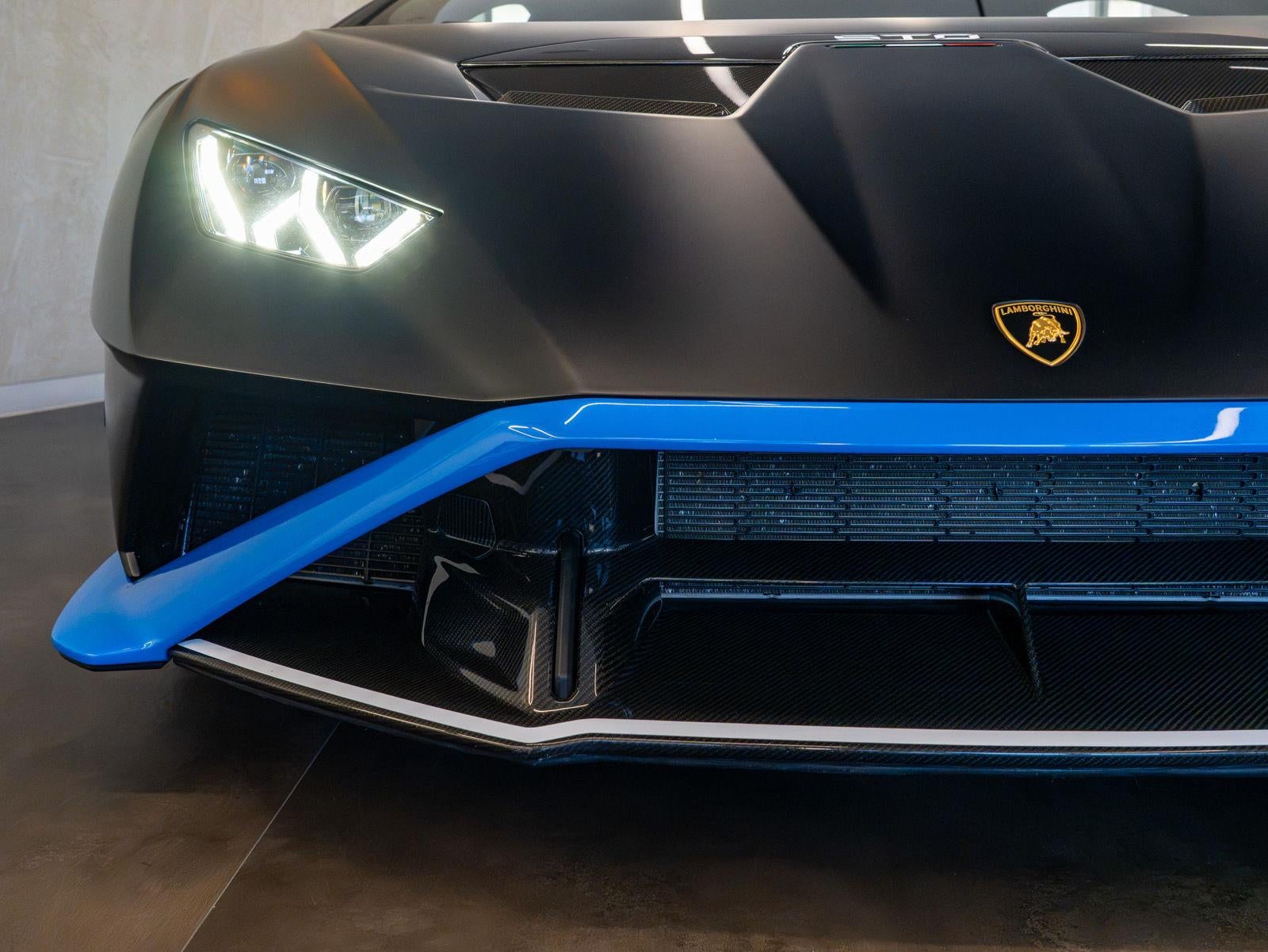 2024 Lamborghini Huracan STO