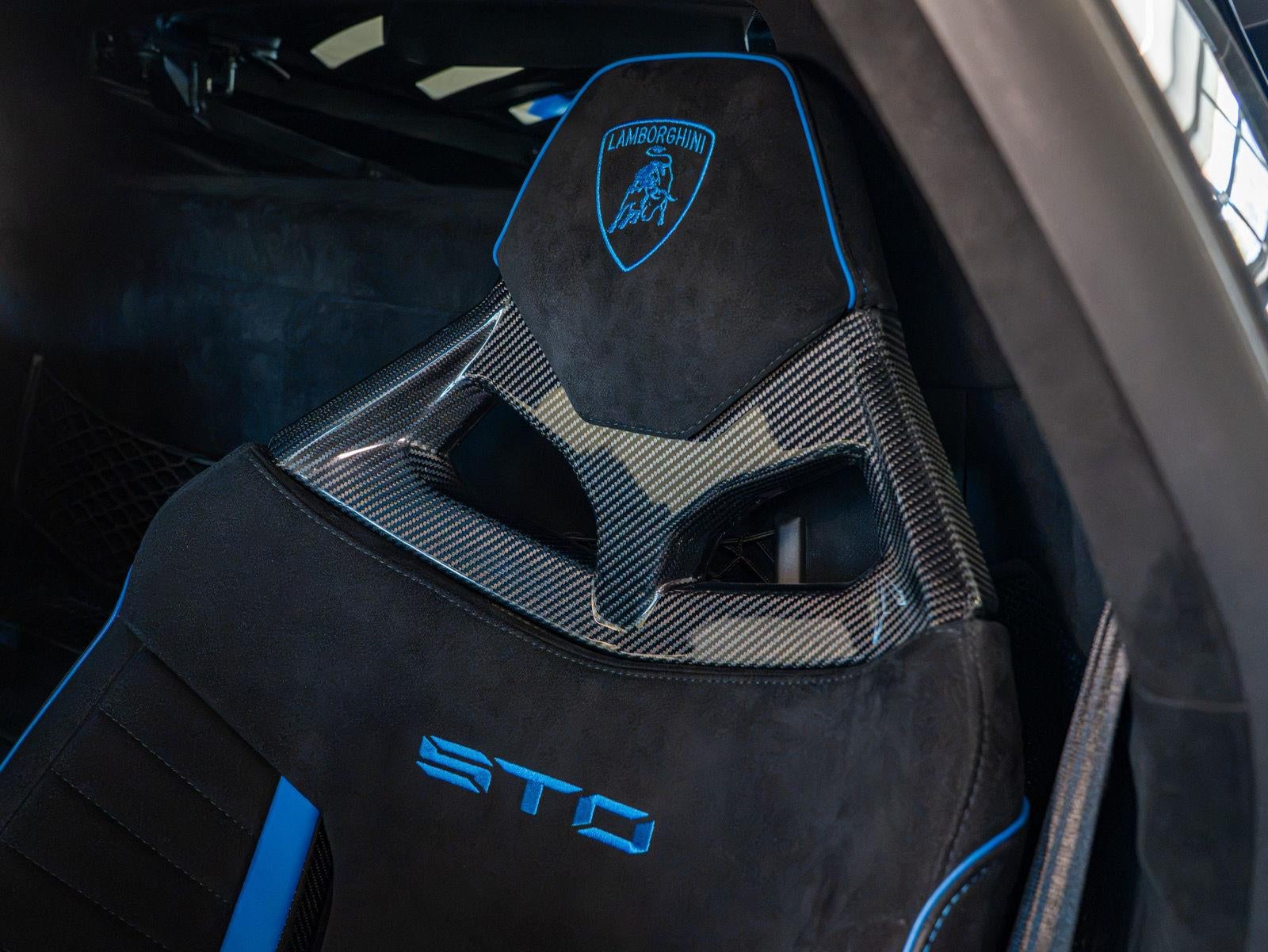 2024 Lamborghini Huracan STO