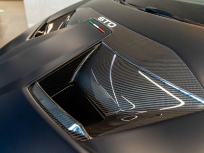 2024 Lamborghini Huracan STO