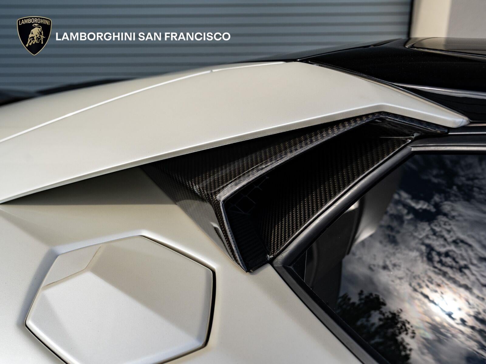 2016 Lamborghini Aventador LP 700-4 Roadster