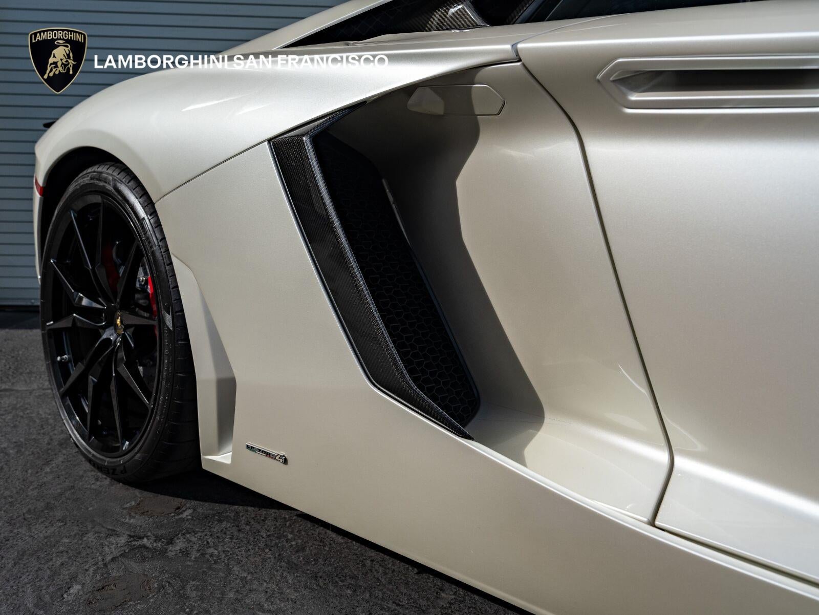 2016 Lamborghini Aventador LP 700-4 Roadster