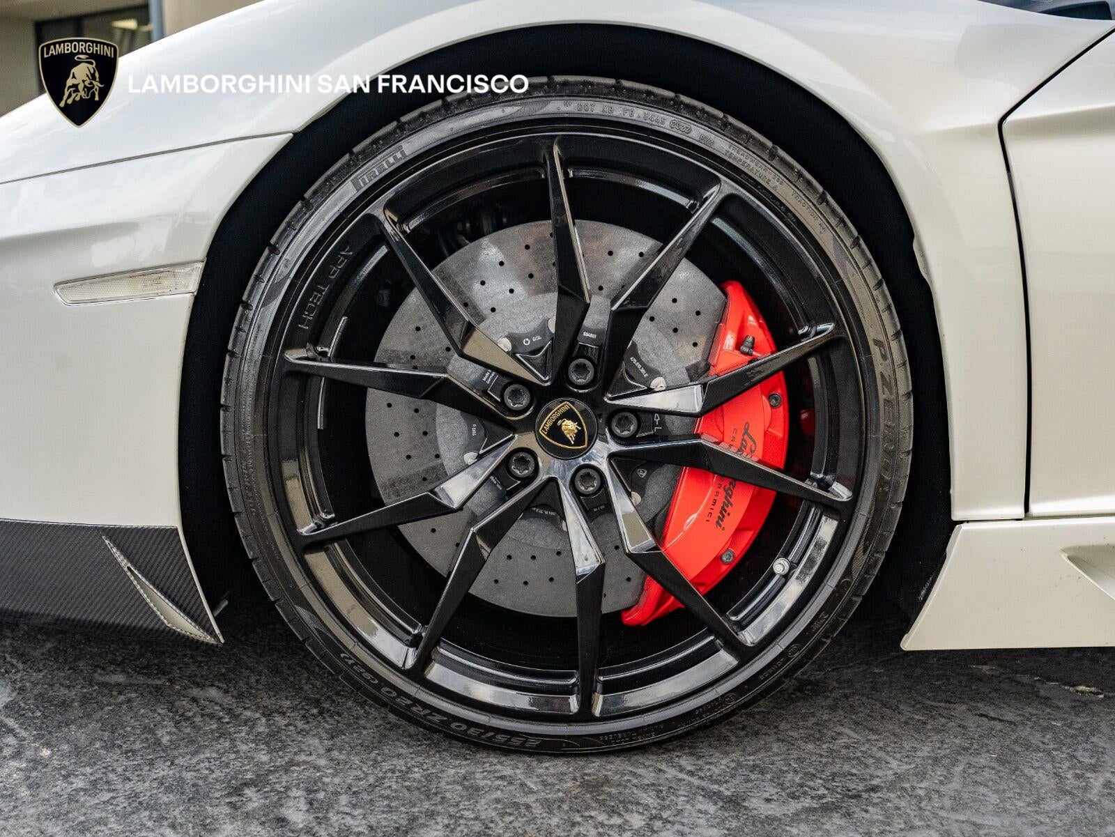 2016 Lamborghini Aventador LP 700-4 Roadster
