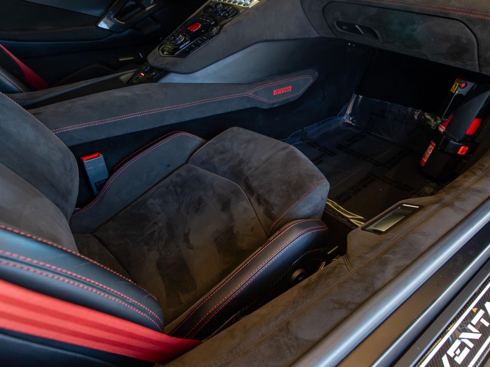 2016 Lamborghini Aventador Roadster LP 700-4 Pirelli Edition