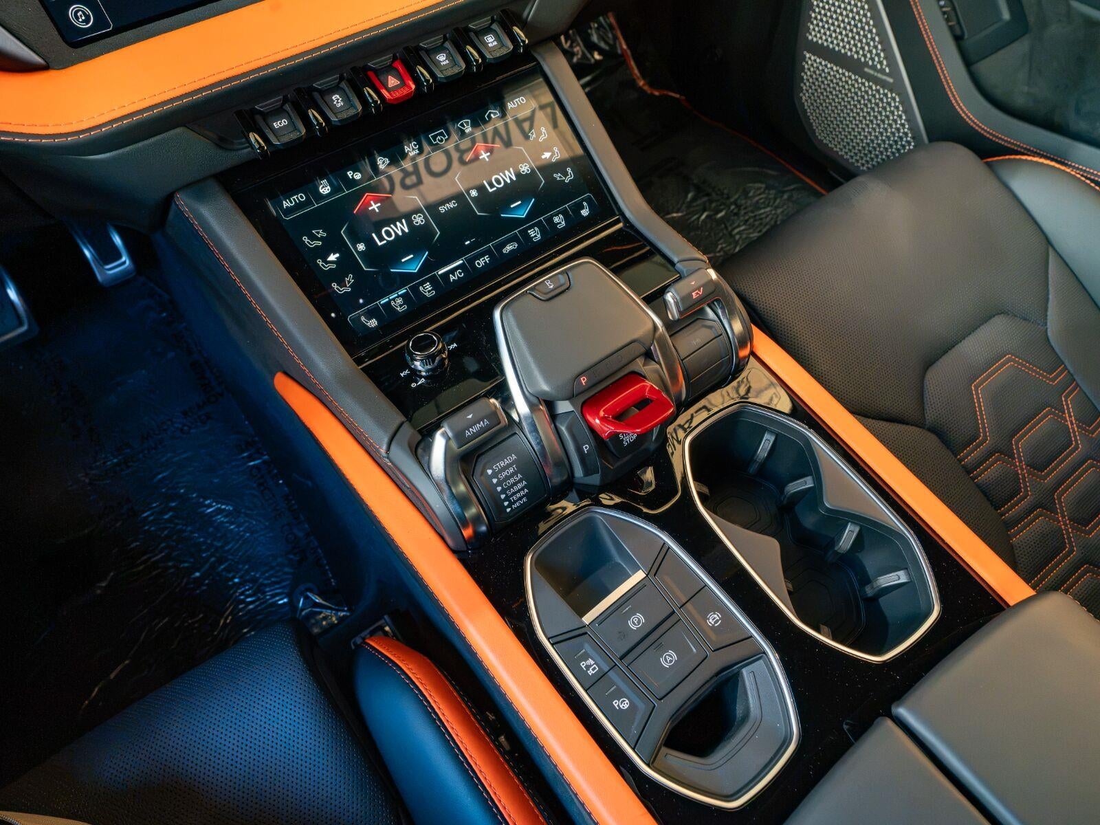 2025 Lamborghini Urus SE