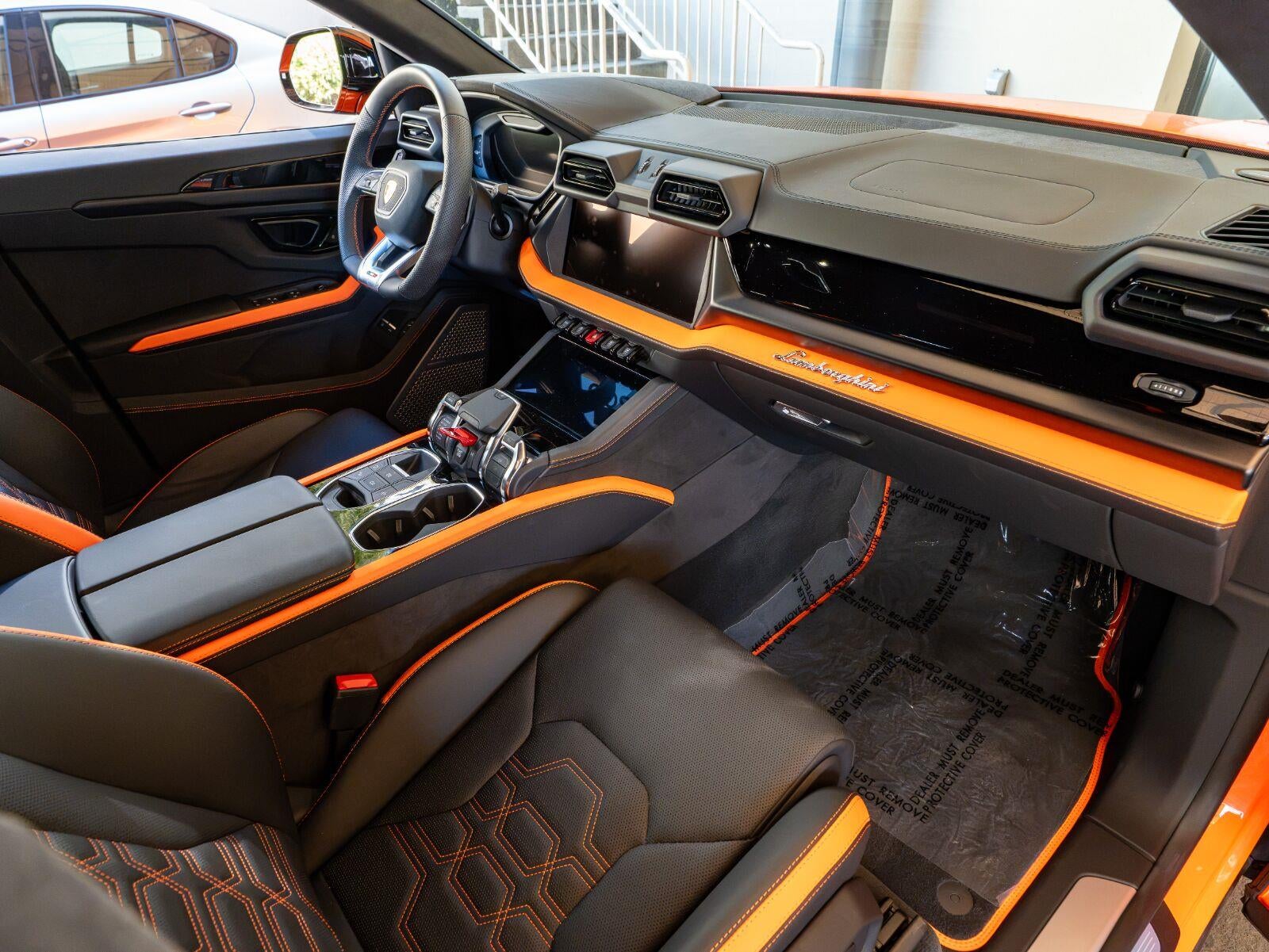 2025 Lamborghini Urus SE