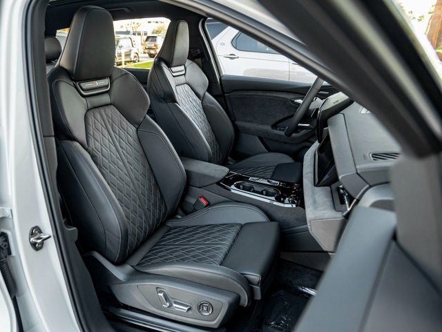 2025 Audi SQ6 e-tron Prestige quattro