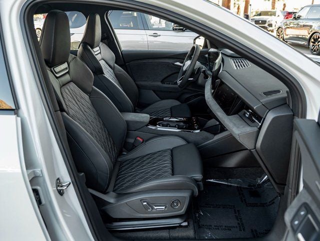 2025 Audi SQ6 e-tron Prestige quattro